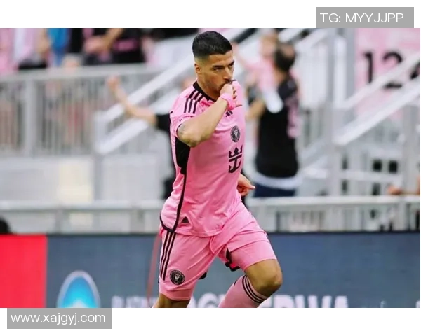 足球明星化身伊布传奇之路揭秘从绿茵场到个人品牌的华丽转变